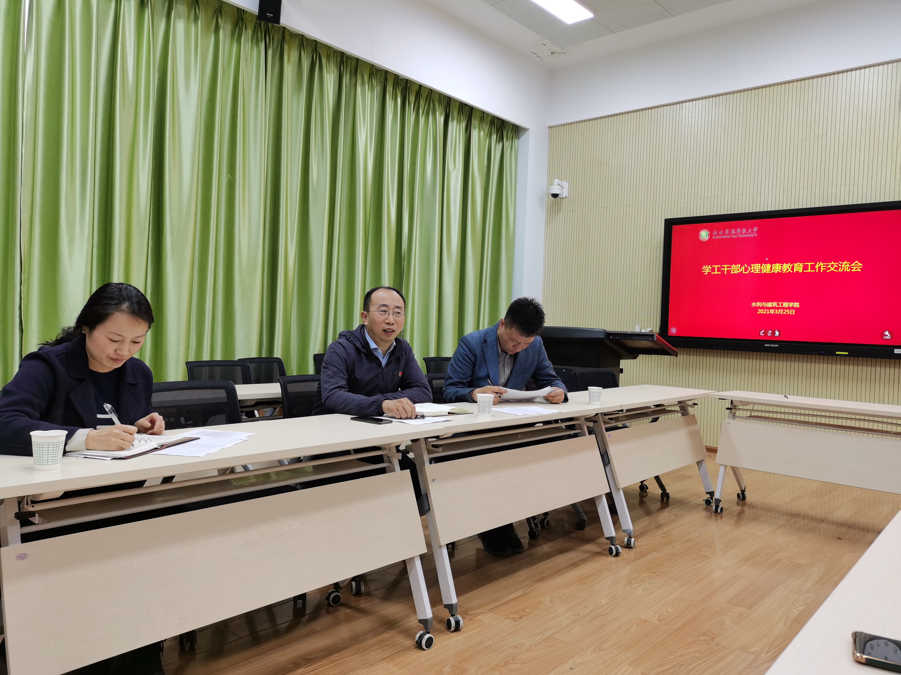 a2d351f126d942b3aed362fe558d4d18.jpg a2d351f126d942b3aed362fe558d4d18.jpg