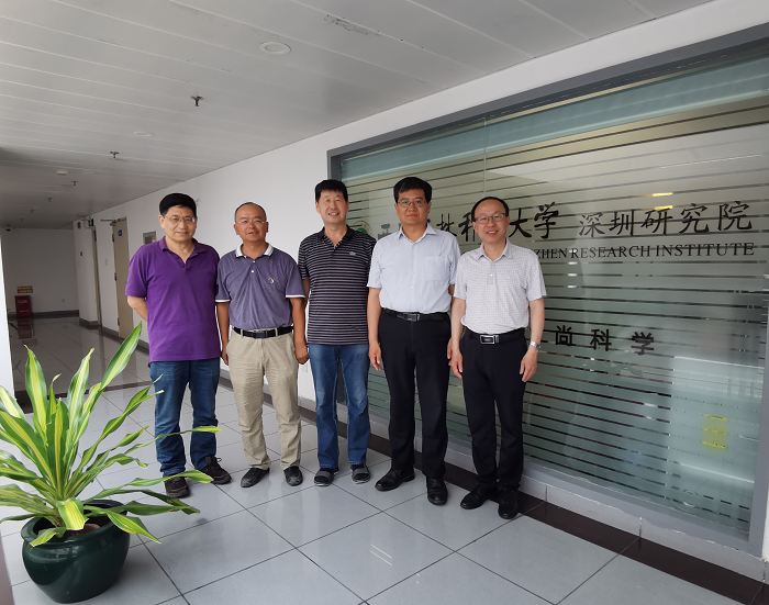 d93ff9583fb345e09f4daed6189ed78b.png 一行人在我校深圳研究院合影.png
