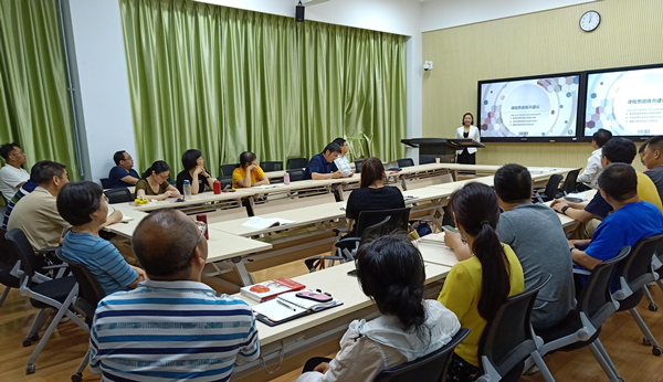 ebd014c3faf3484e8d573566040a21cf.png 报告会现场_副本.png