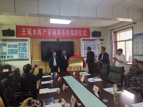 0d6ce3f64aab4212a2abc7232cff52ee.jpg 揭牌仪式_副本.jpg